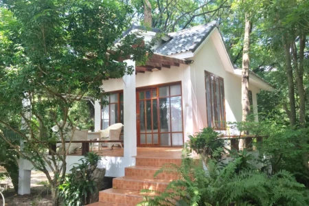 โรงแรมบ้านต้นไม้ ศรีสะเกษ ซูพีเรีย วิลลา (Superior Villa)