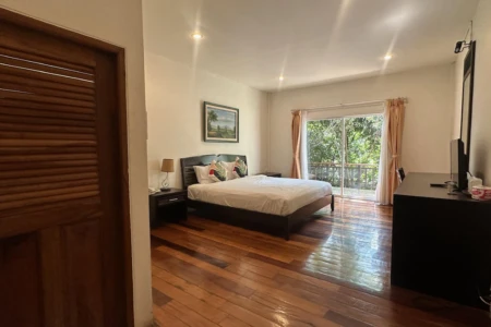 โรงแรมบ้านต้นไม้ ห้องดีลักซ์เตียงใหญ่ (Deluxe Double Bed)